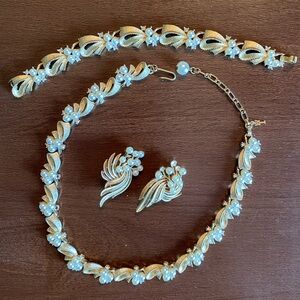Vintage Crown Trifari Signed Necklace, Bracelet and Clip Earrings Set